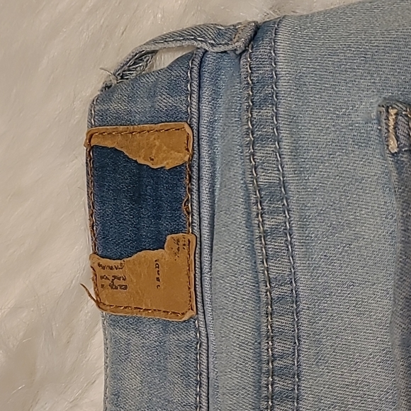 Distressed Jean's - Picture 5 of 5